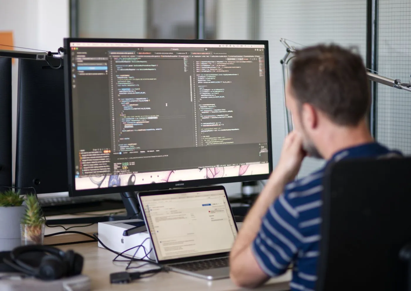 Arbeitsplatz eines Entwicklers bei der Coding Kombüse